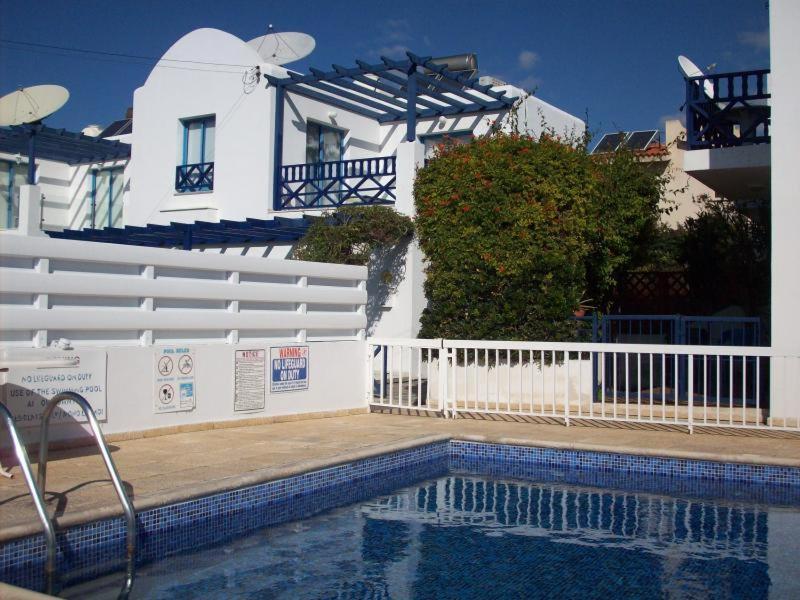 Appartamento Central Gem - 10 Min Walk To The Sea, Harbor And Mall Paphos Esterno foto