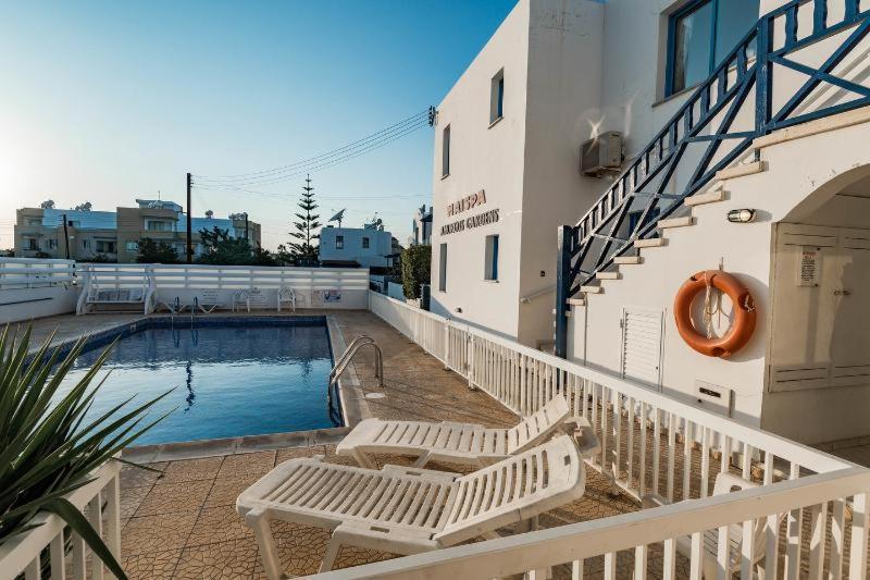 Appartamento Central Gem - 10 Min Walk To The Sea, Harbor And Mall Paphos Esterno foto