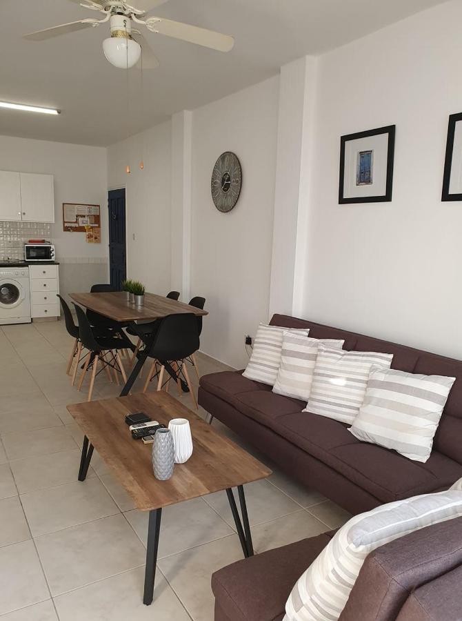 Appartamento Central Gem - 10 Min Walk To The Sea, Harbor And Mall Paphos Esterno foto