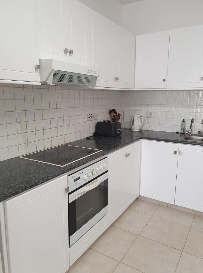 Appartamento Central Gem - 10 Min Walk To The Sea, Harbor And Mall Paphos Esterno foto